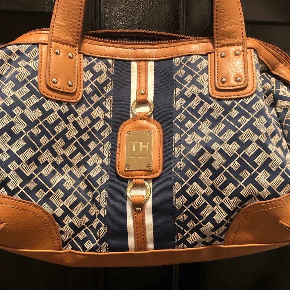 Tommy Hilfiger Signature Handbag in Navy/Tan with brown leather trim.